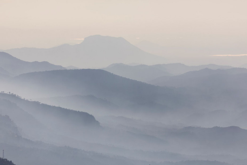 Фотообои Скандинавские туманные горы