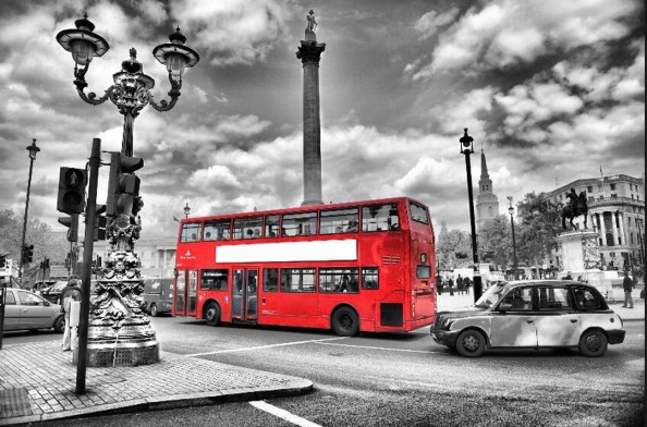 Фотообои Автобус в современном городе