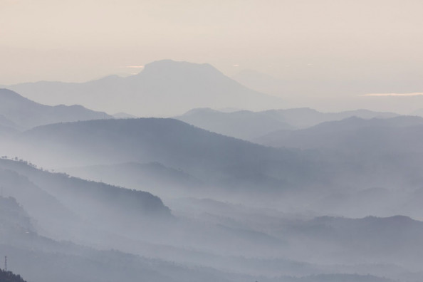 Фотообои Скандинавские туманные горы