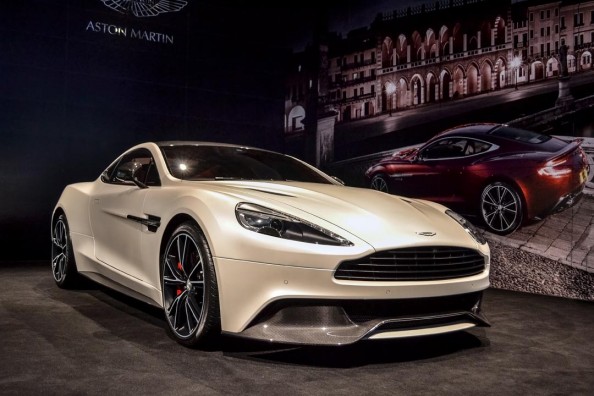 Фотообои Aston Martin